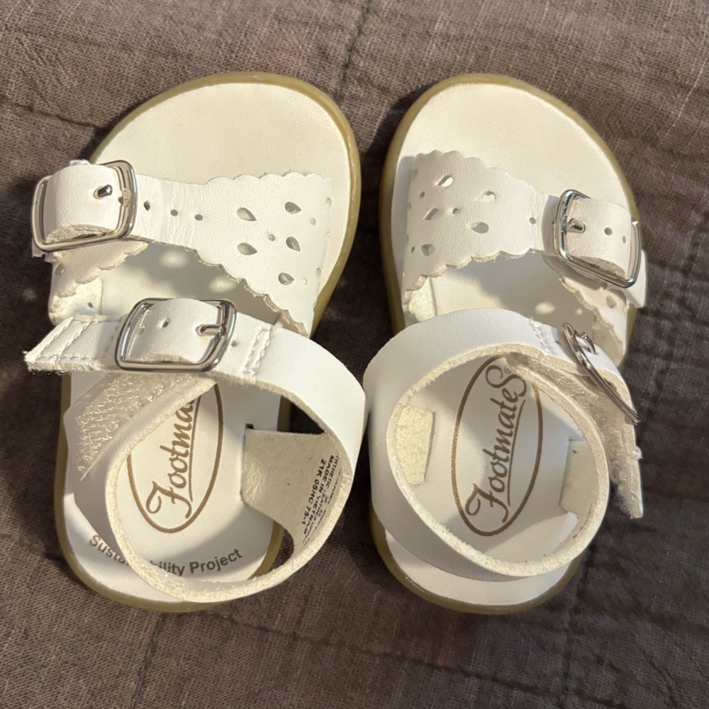 FootMates White Kids Sandals with Buckles
